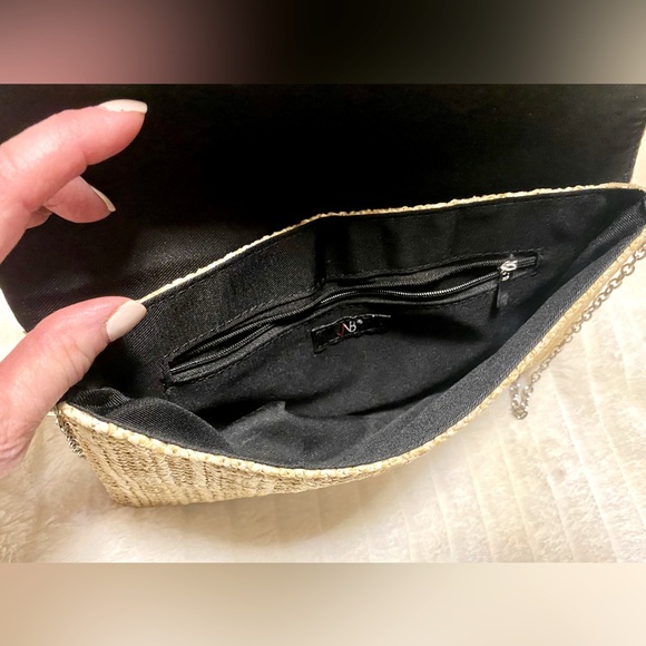 Straw Clutch Purse, Envelope Style, Magnetic Closure, Lined, Inner zip pocket - Picture 5 of 7